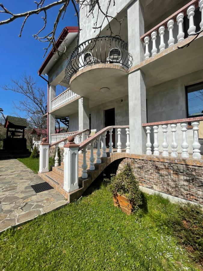 У Михайла Bed & Breakfast Truskavets Ngoại thất bức ảnh